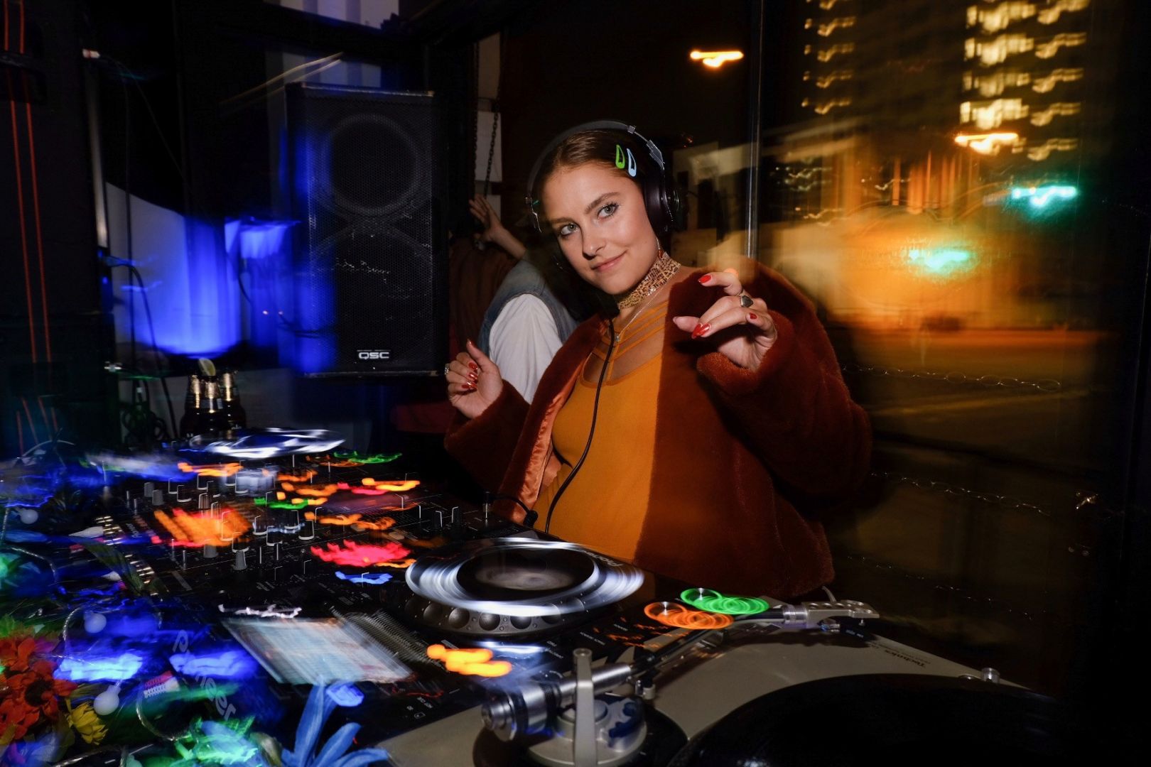 Meet Mary Droppinz: DJ/ Producer / Experience – SHOUTOUT LA