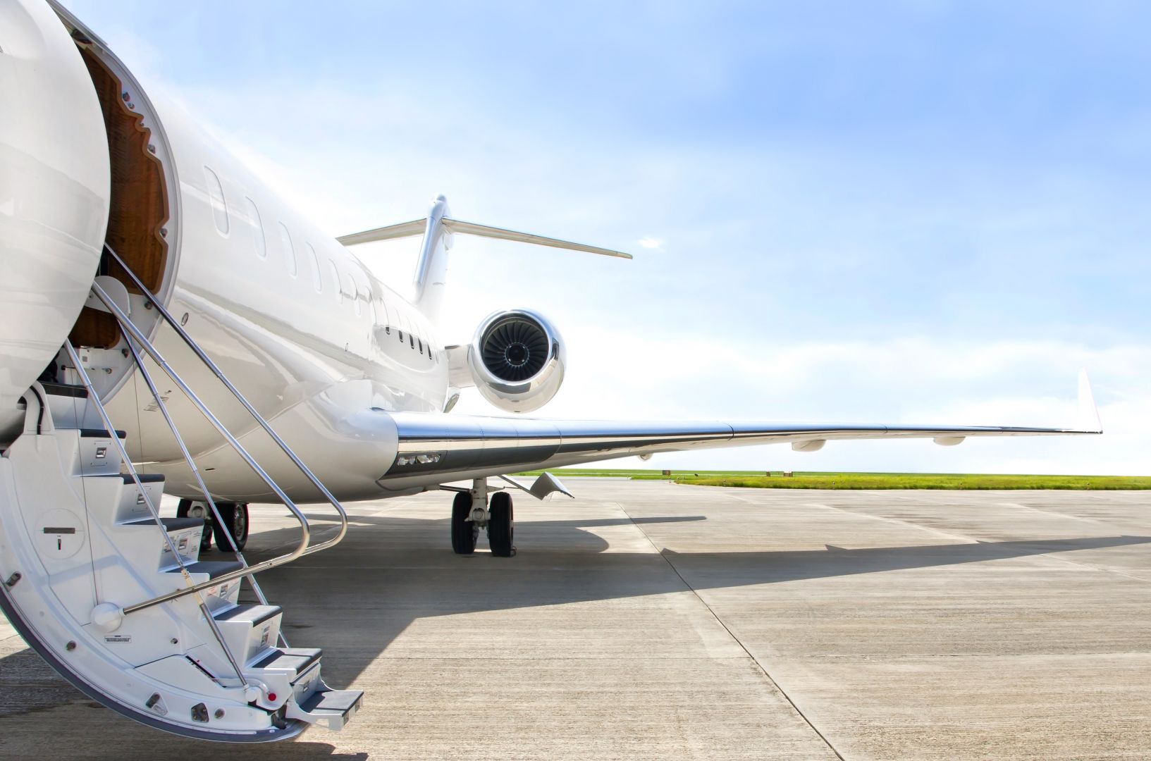 Meet Rena Davenport  CEO Exquisite Air Charter (private jet charter  brokerage firm) - SHOUTOUT LA